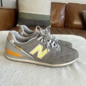New Balance vintage style sneakers gray and yellow, women’s 8